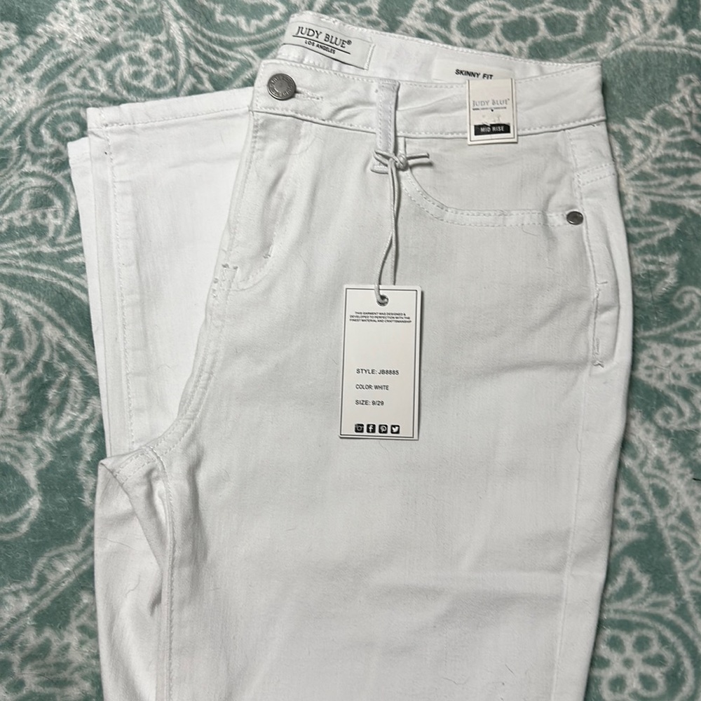 NWT white Judy blue jeans size 9/29